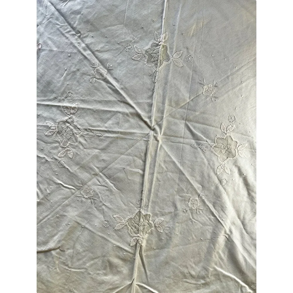 Round Beige Cotton Tablecloth With Madeira Style Appliqué Floral Design 34